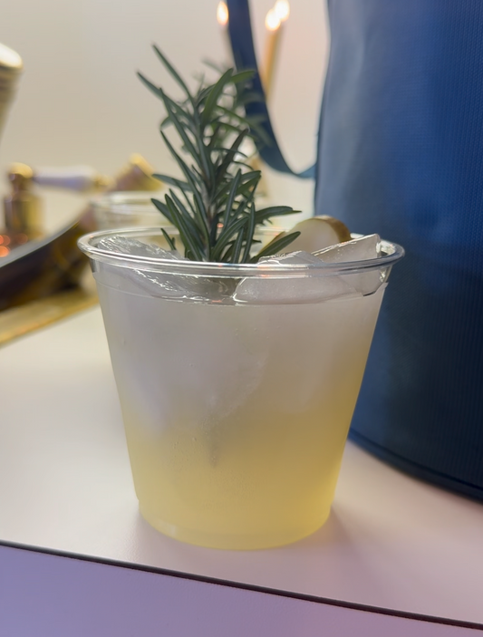 Perry Christmas Fizz: A Sparkling Holiday Cocktail with Limoncello & Pear 🍐🎄✨